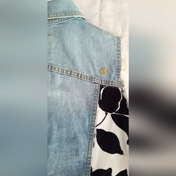 Volcom High Strung Vest - Picture 7 of 11